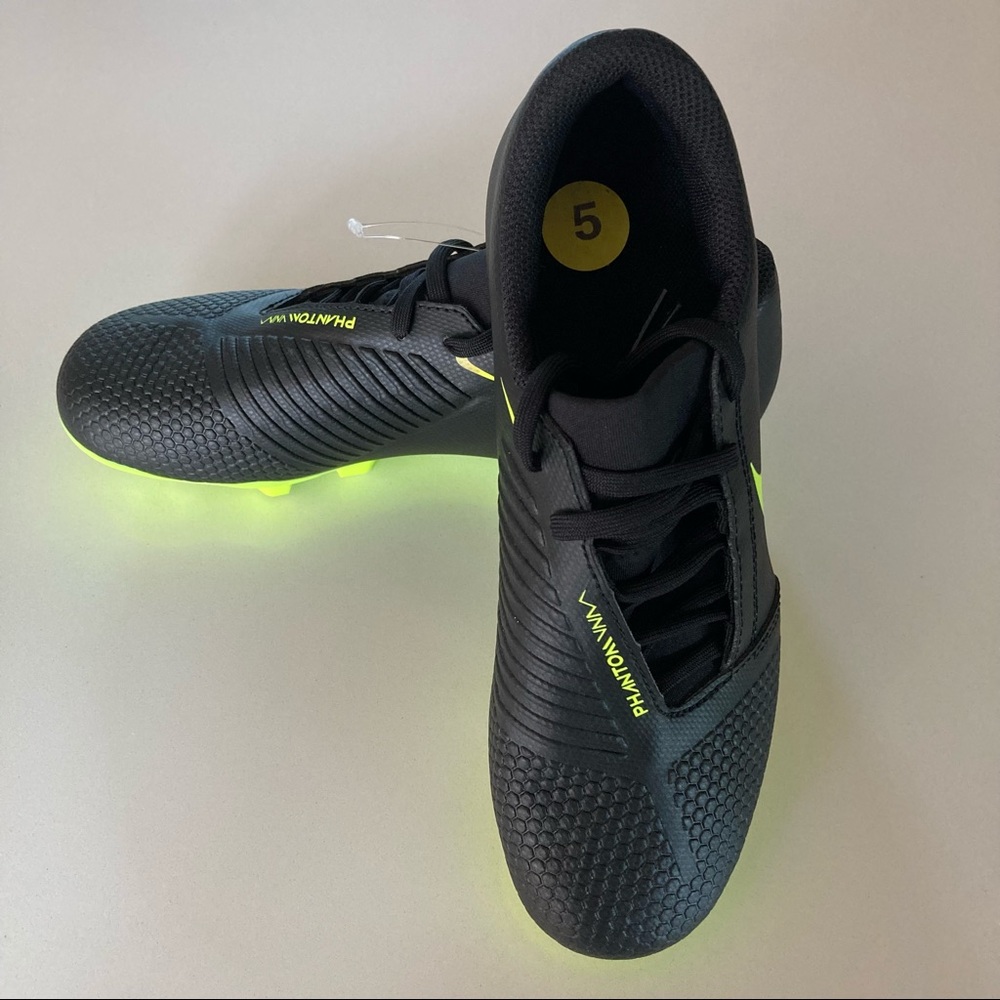 Nike Youth Size 5.5 Phantom Venom FG Soccer Cleats